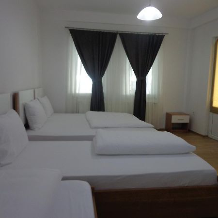Hotel Rio Pristina Exteriör bild