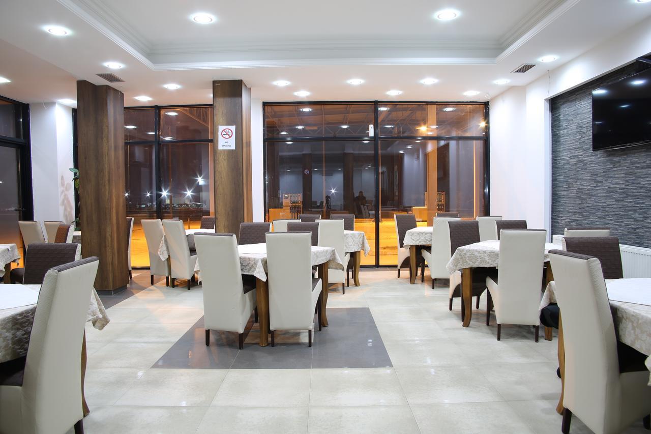 Hotel Rio Pristina Exteriör bild