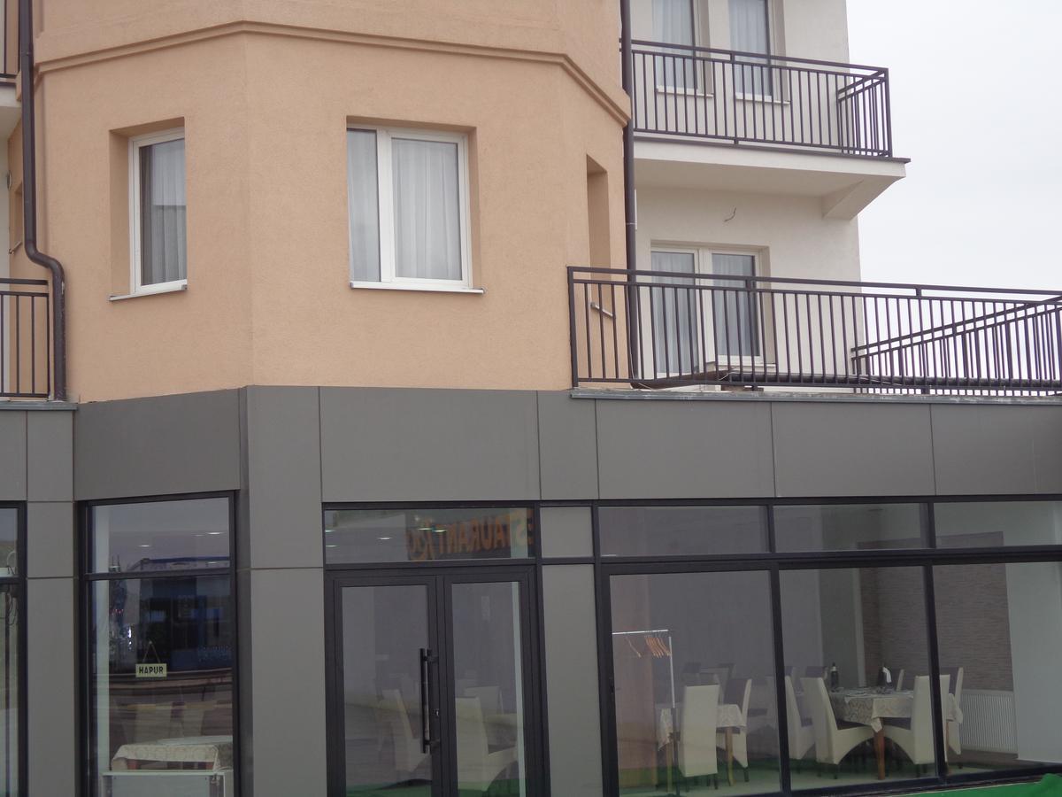 Hotel Rio Pristina Exteriör bild