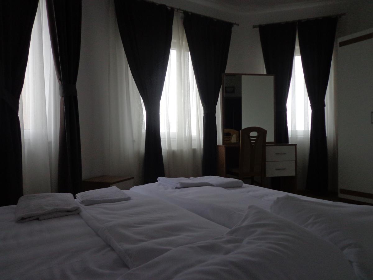 Hotel Rio Pristina Exteriör bild