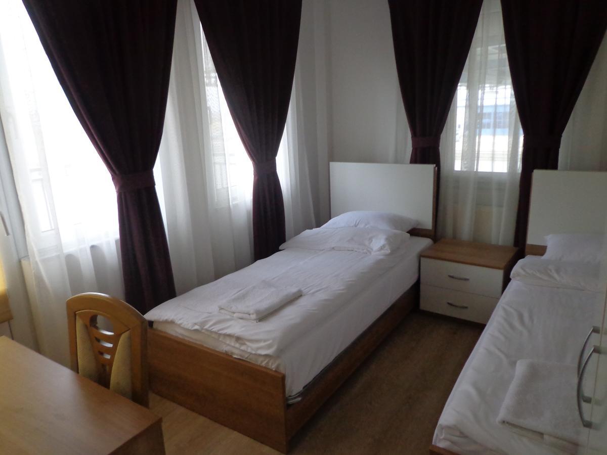 Hotel Rio Pristina Exteriör bild