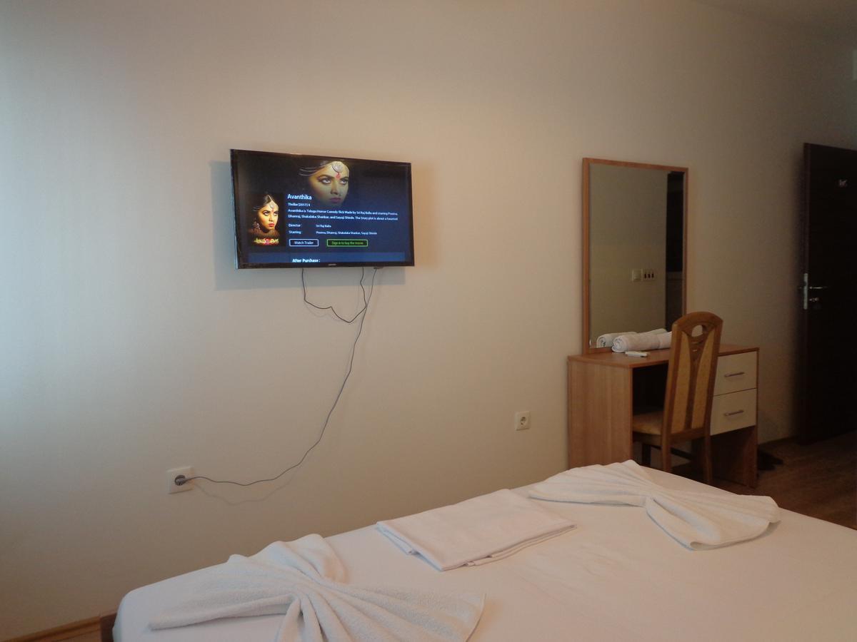 Hotel Rio Pristina Exteriör bild