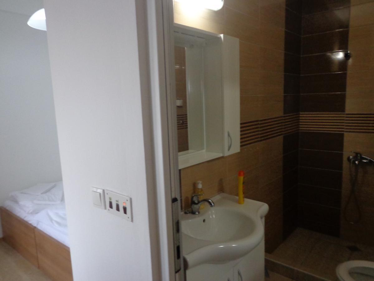 Hotel Rio Pristina Exteriör bild