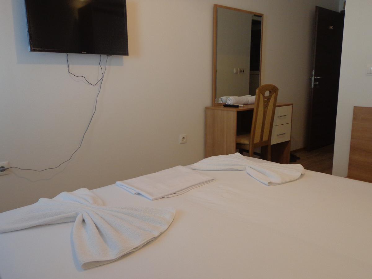Hotel Rio Pristina Exteriör bild