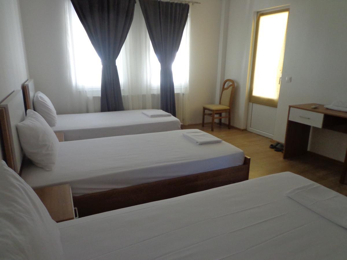 Hotel Rio Pristina Exteriör bild
