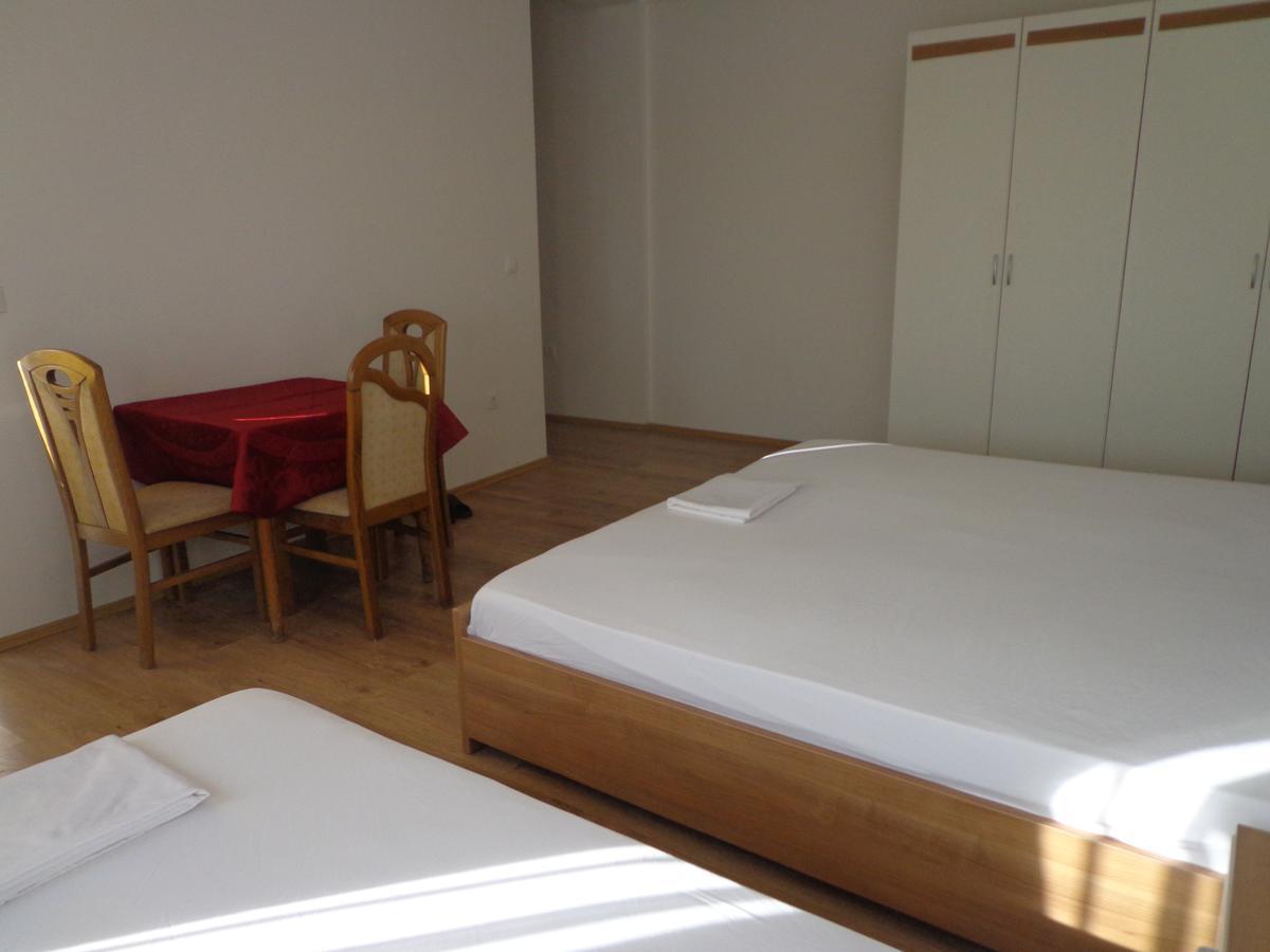 Hotel Rio Pristina Exteriör bild