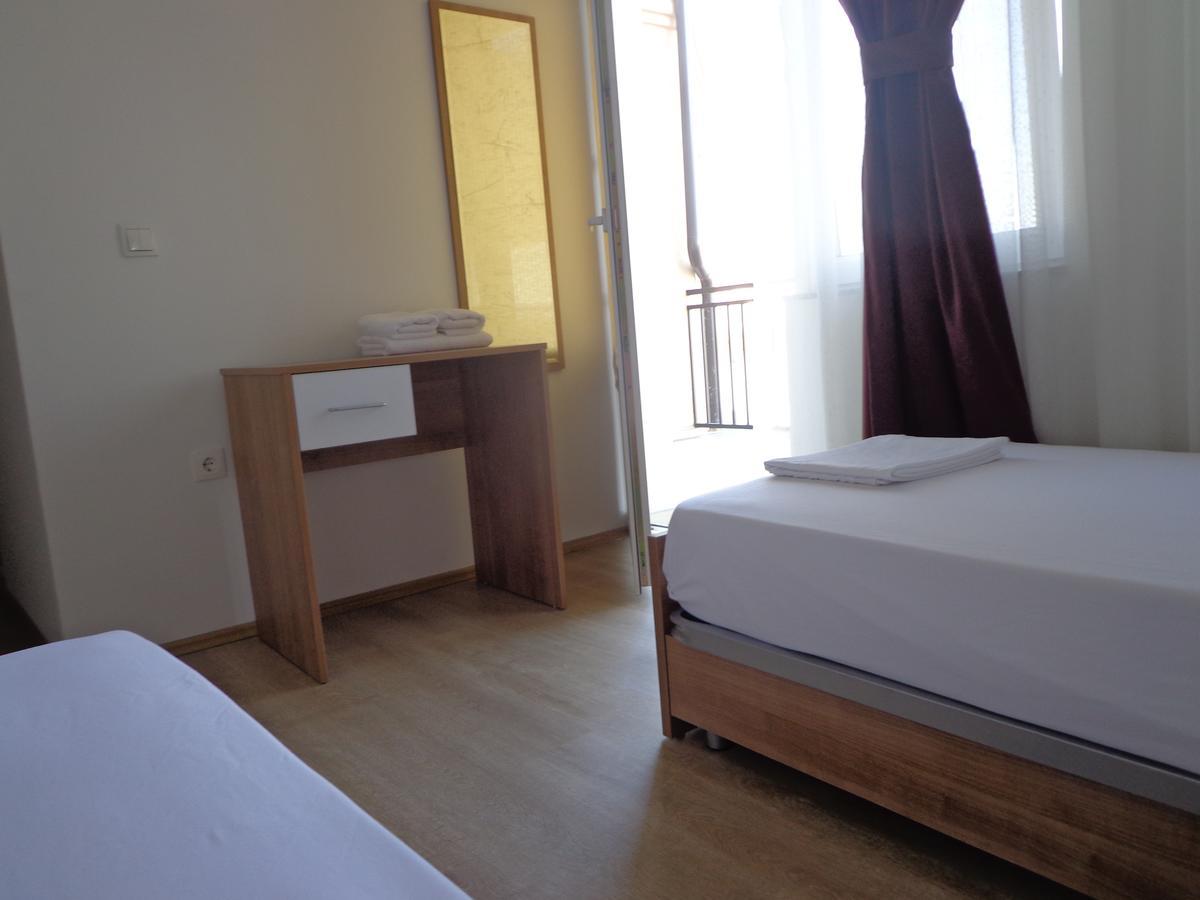 Hotel Rio Pristina Exteriör bild