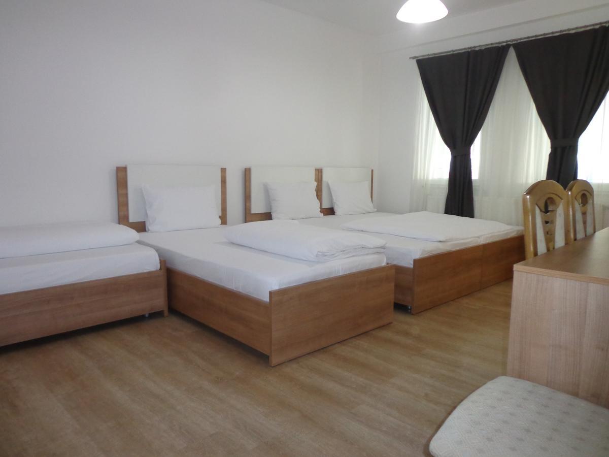 Hotel Rio Pristina Exteriör bild