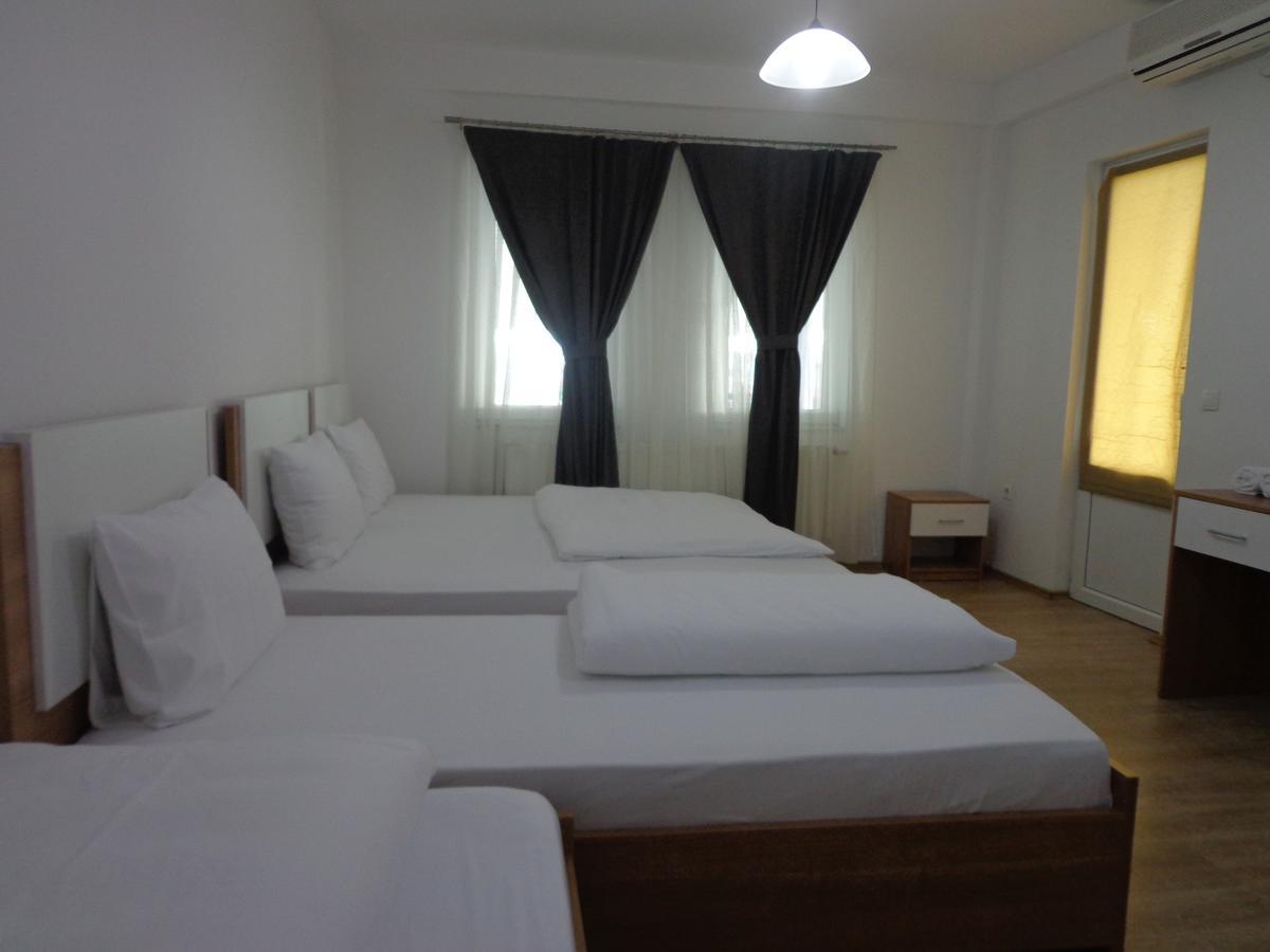 Hotel Rio Pristina Exteriör bild