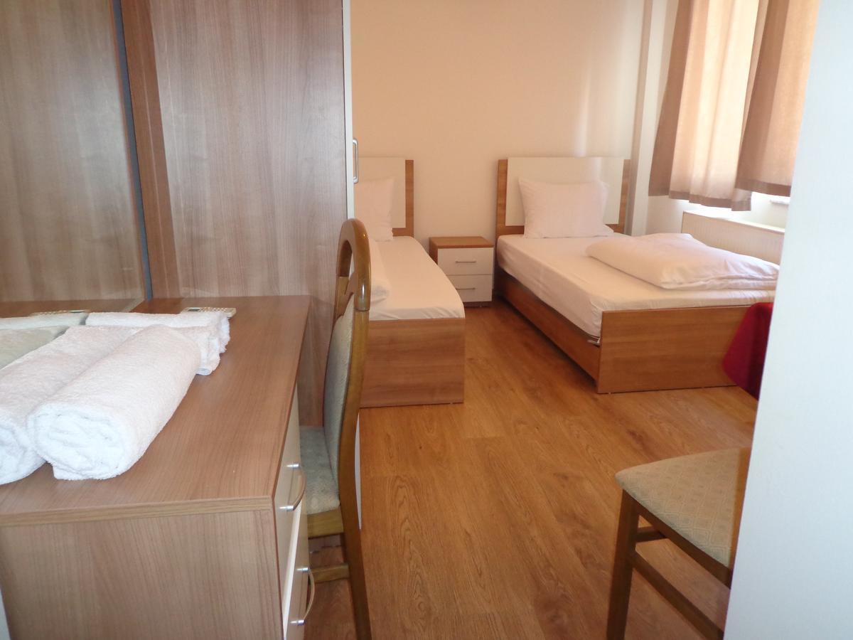 Hotel Rio Pristina Exteriör bild