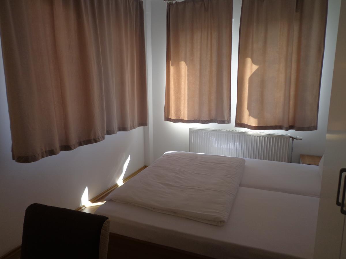 Hotel Rio Pristina Exteriör bild